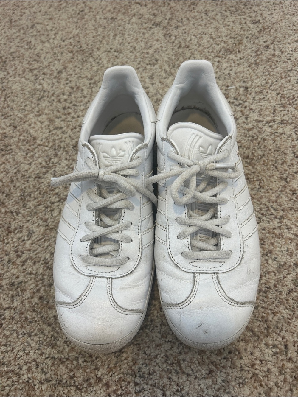 White adidas gazelle shoes